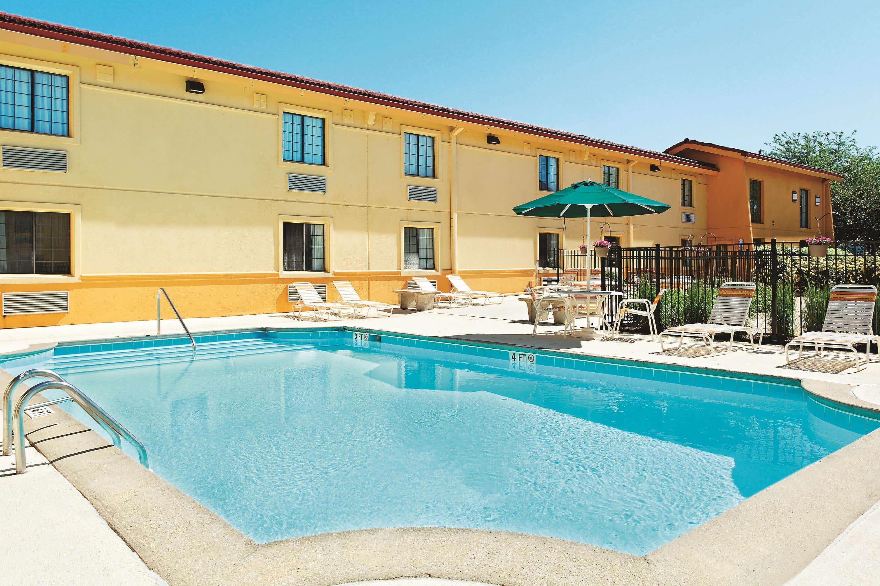 La Quinta Inn By Wyndham Шампейн Екстериор снимка