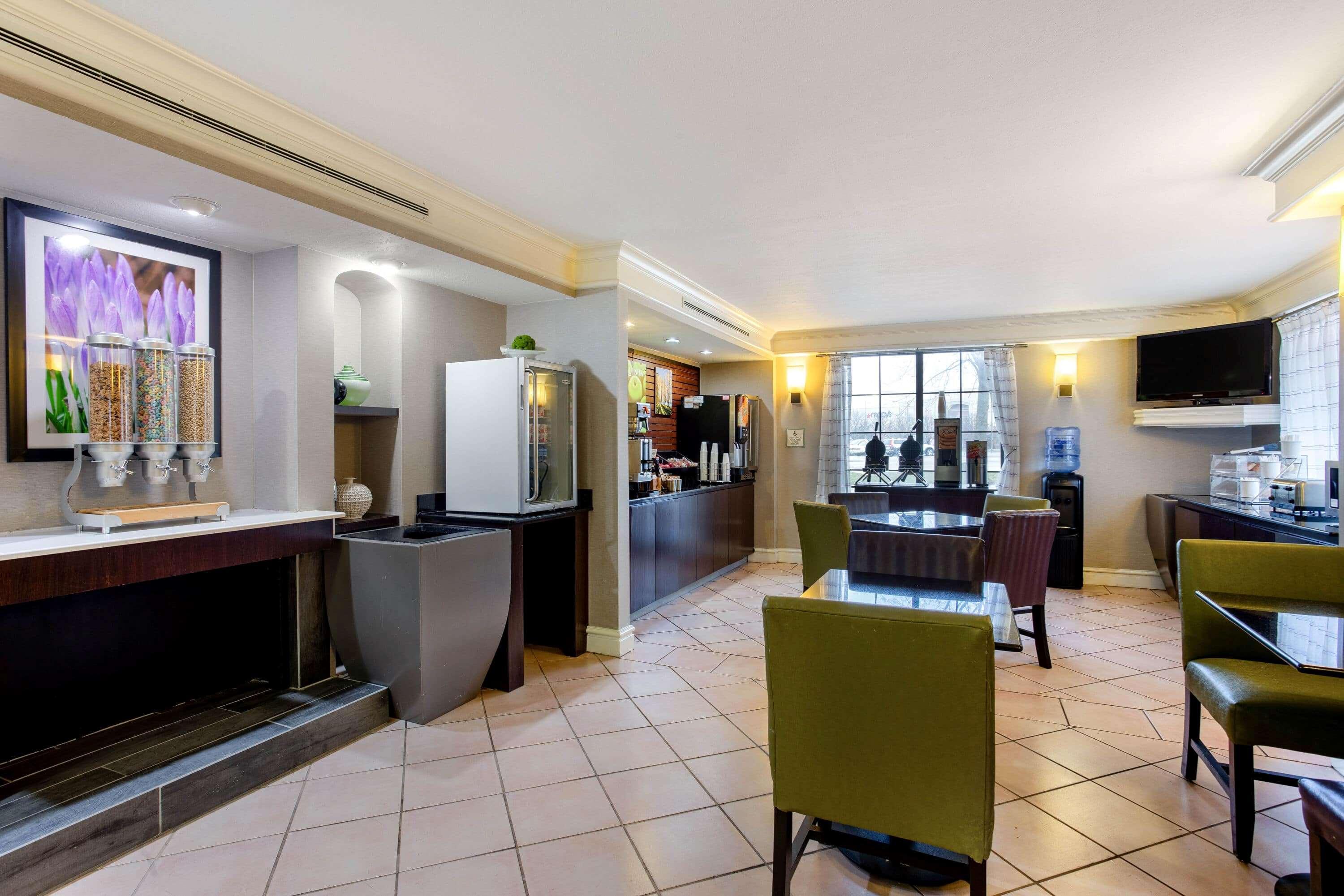 La Quinta Inn By Wyndham Шампейн Екстериор снимка